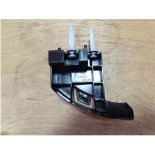 5256260040,RETAINER, REAR BUMPER, UPPER RH,قاعدة صدام